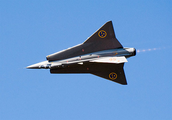 avion de chasse suedois saab 35 draken