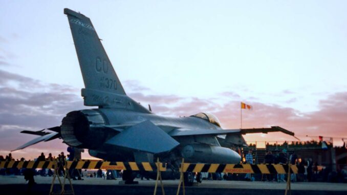 F-16 avion de chasse