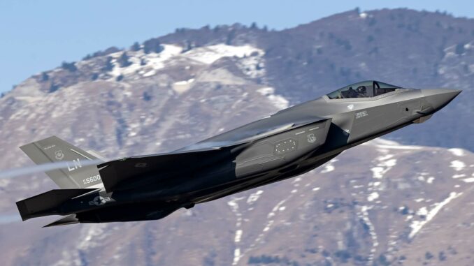 F-35A certifié pour l'arme nucléaire B61-12