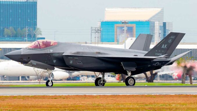 IA-avion-de-chasse L'IA dans les armes des avions de chasse : enjeux légaux et éthiques