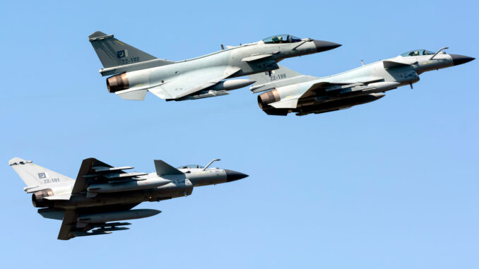 J-10-Pakistan Le Rafale indien abattu par le J-10C Pakistanais