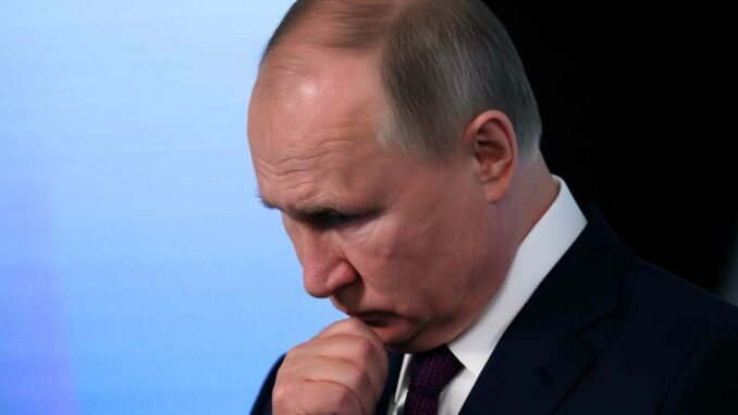 Poutine L'effondrement économique russe dicte les attaques de Poutine
