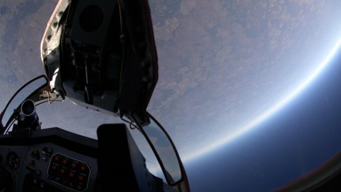 stratosphere Les avions de chasse capables de voler à la frontière de l'espace