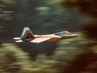 Un F-22A Raptor établit un record de tir longue portée