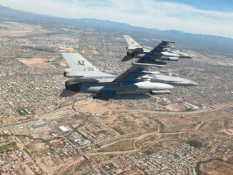 Pourquoi est-il plus difficile de piloter un avion de chasse lors d'un combat simulé par IA qu'en entraînement réel ?