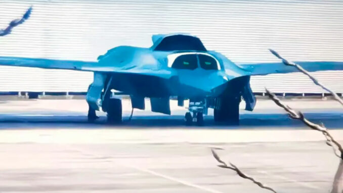 La Chine teste les J-36 et J-XDS furtifs sur la base Lop Nur