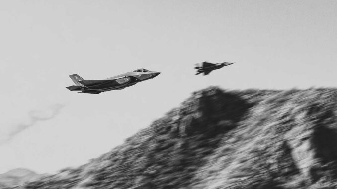 F-22 vs F-35