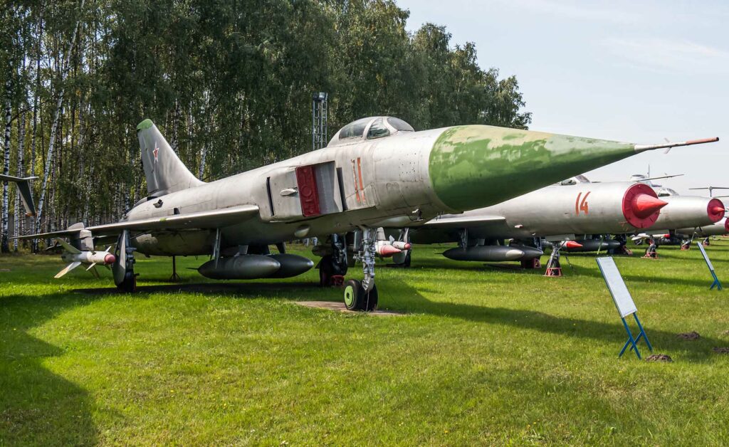 Sukhoi Su-15 (Flagon)