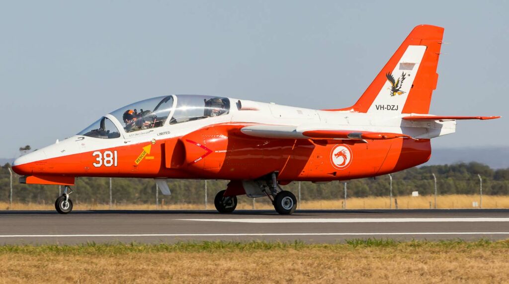 Alenia Aermacchi S-211