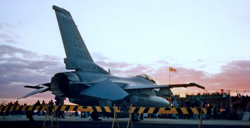 F-16 avion de chasse