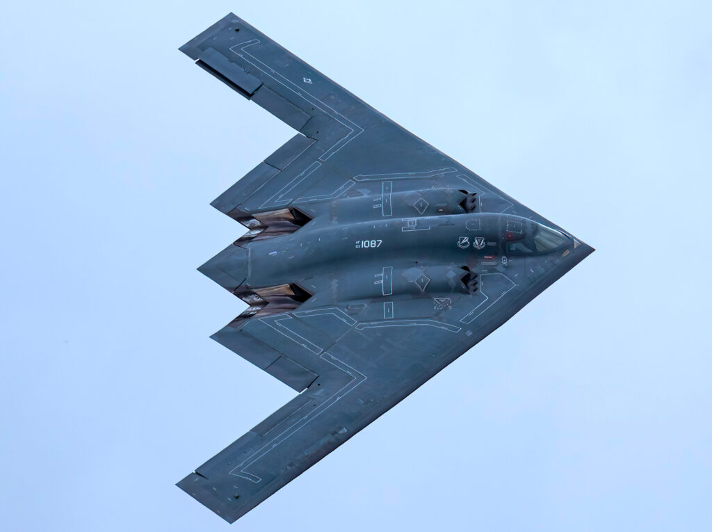 Bombardier furtif B-2