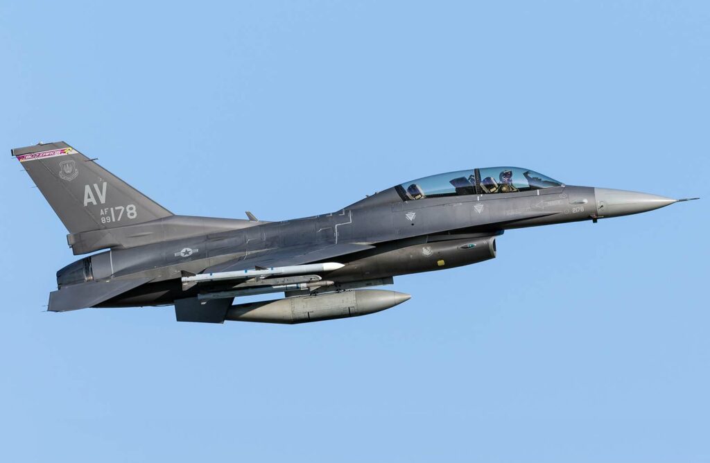 F-16 avion de chasse