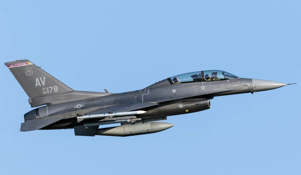 F-16 avion de combat