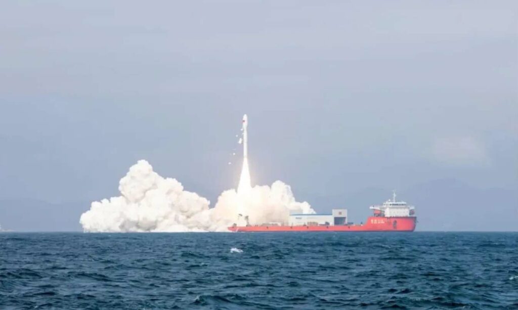 La chine propulse 20 satellites depuis la terre et la mer