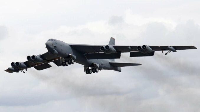 B-52 lanceur du missile hypersonique ARRW