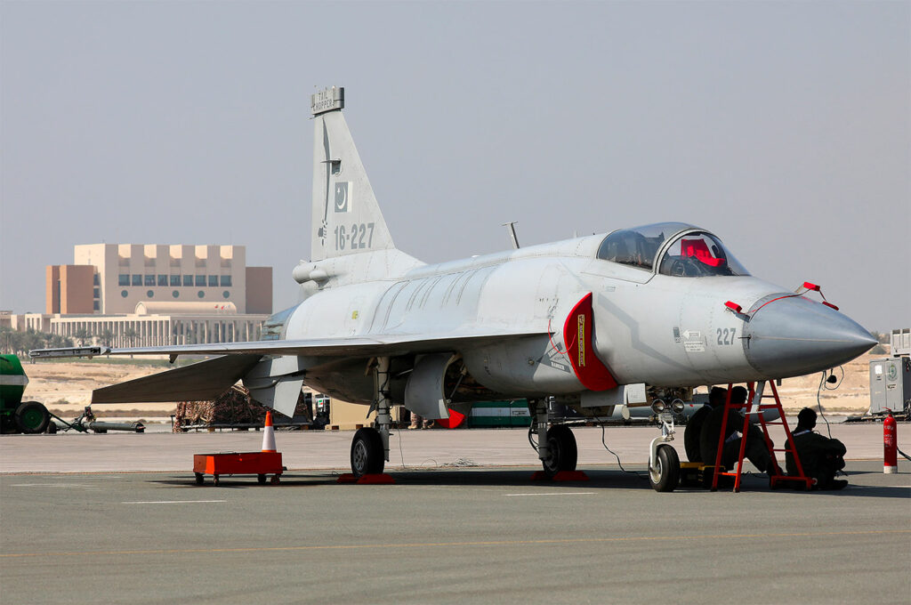 Les tensions avec la Chine et le Pakistan influencent les choix d'avions de chasse de l'Inde