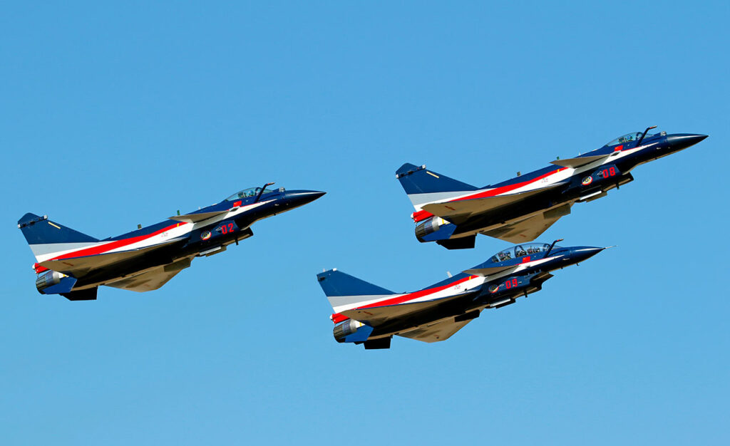 Comment la Chine pousse le J-10 face au F-16 américain