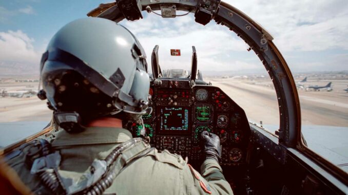 IFF-avion-de-chasse-2 L’IFF face à la guerre électronique : le défi des avions de chasse