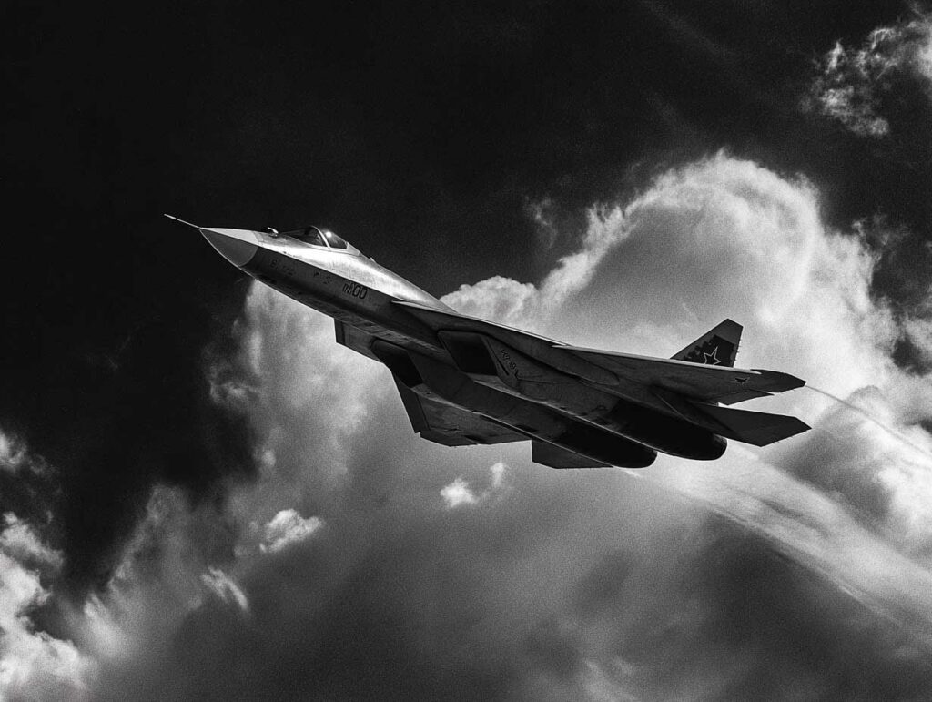 SU-57 : 10 faits insolites sur l’avion de chasse russe furtif