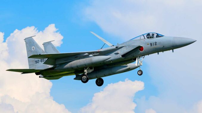 Le Japon envoie ses F-15J en Europe : une première historique pour la JASDF