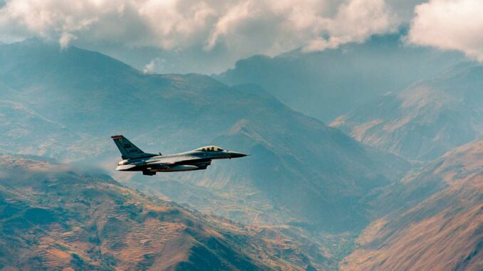 F-16 Perou