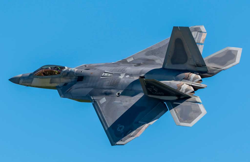 La furtivité du F‑22 Raptor : RCS minime, technologie de pointe