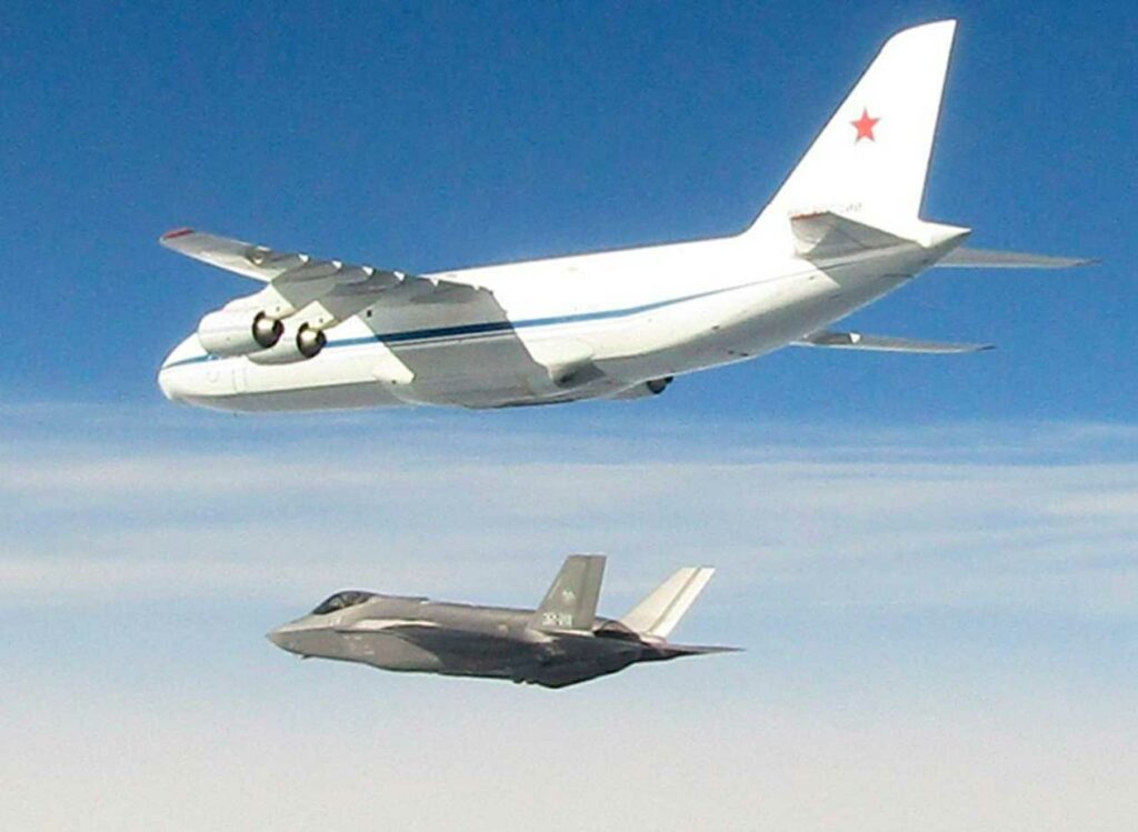 Comment les F-35 italiens ont intercepté un An-124 russe grâce à l’EOTS et au DAS