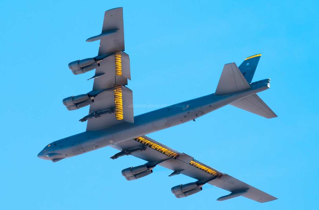 Les B-52 américains sillonnent près du Venezuela pour une démonstration de force stratégique