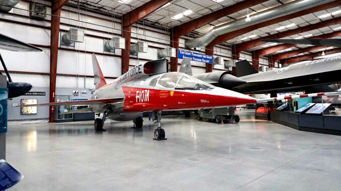 Le pari audacieux du YF-107 : la prise d’air dorsale VAID