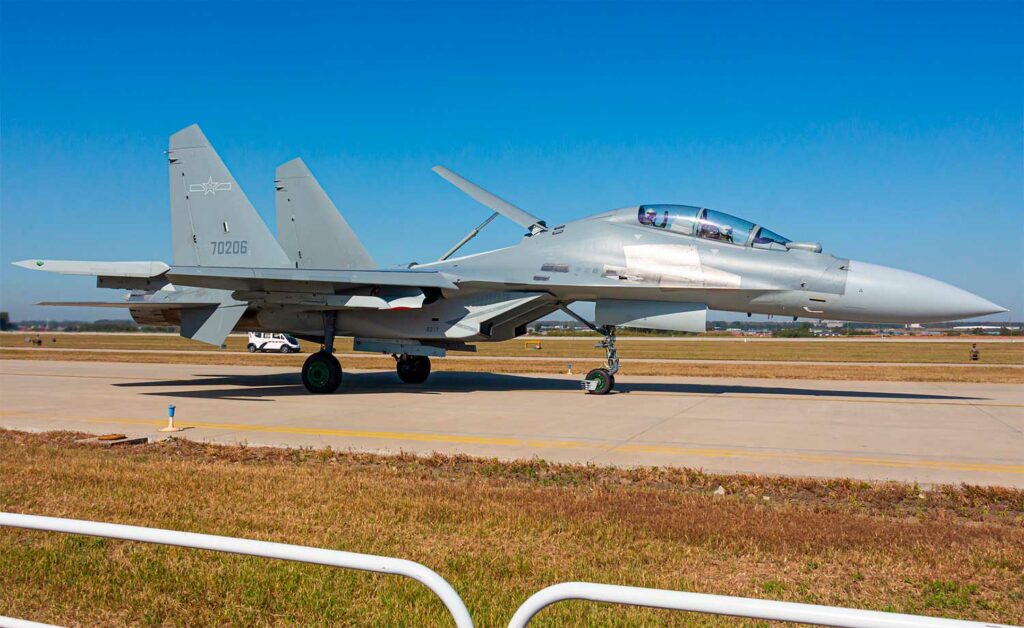 Des J-16 chinois auraient repoussé des avions furtifs étrangers en mer de Chine méridionale