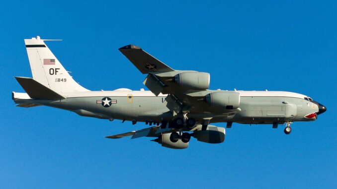 spyplane-RC-135U Un avion espion américain tourne autour de la Russie